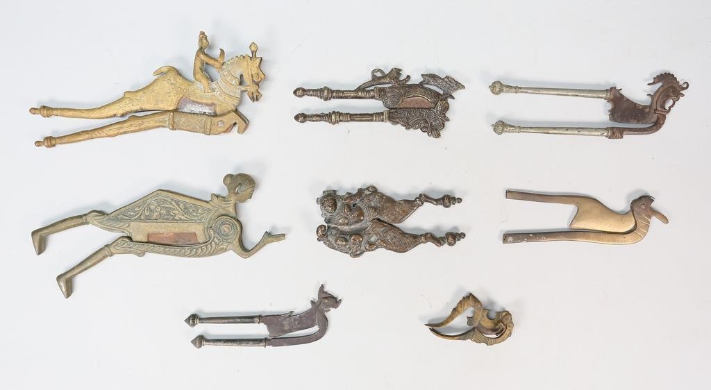 8 FIGURAL BETEL NUT CUTTERSLot of 8