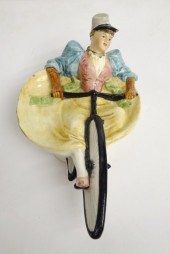 8'' Lady on safety bicycle ris