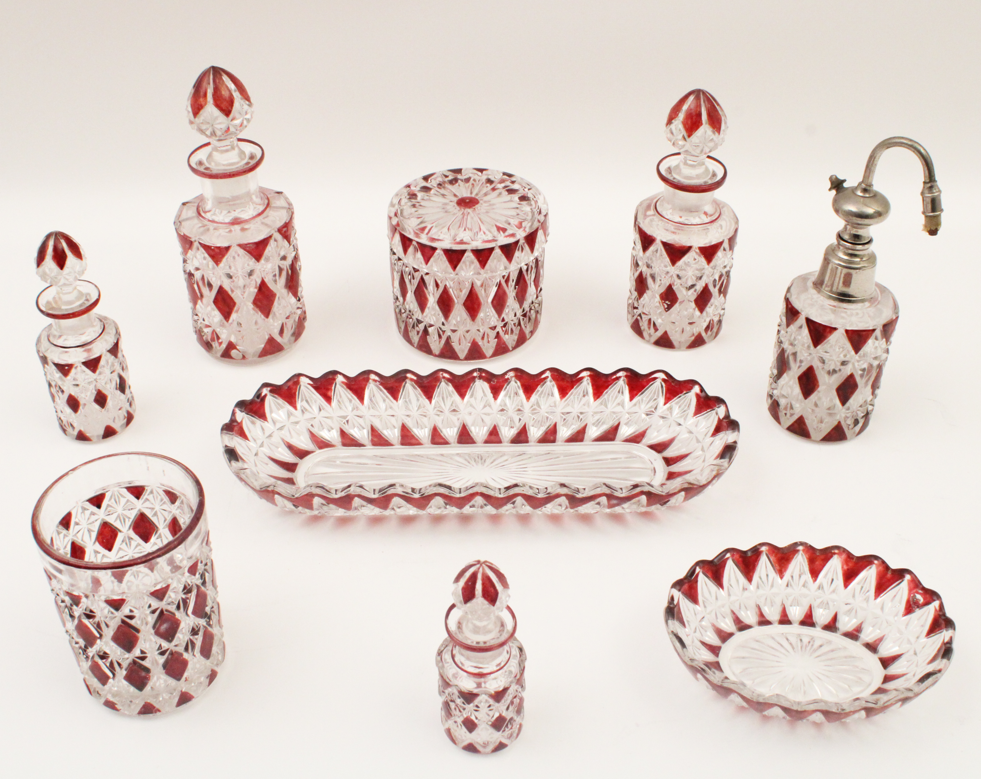 8 PC. SIGNED ENSEMBLE DE TOILETTE
