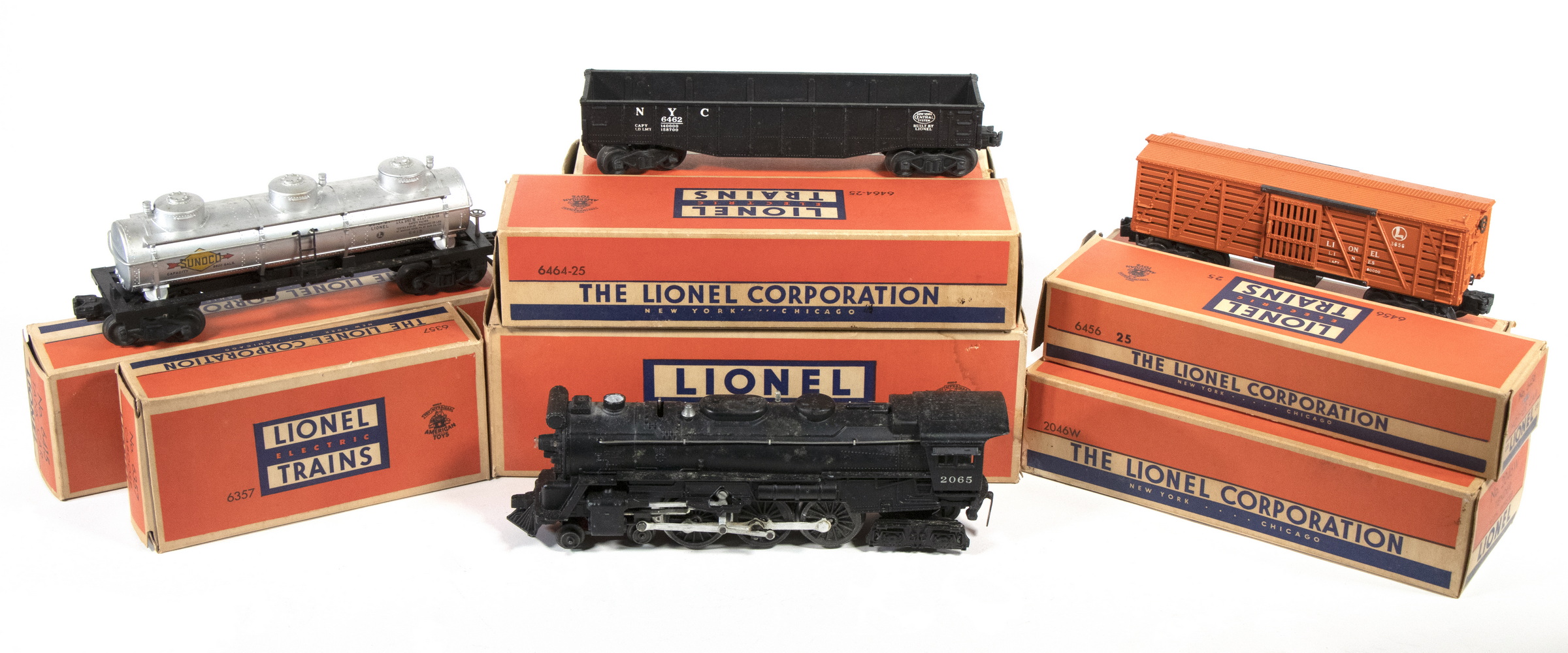 (8 PCS) LIONEL TRAIN SET IN