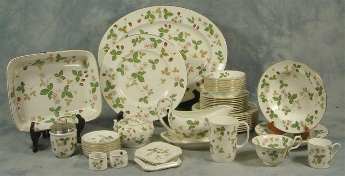 88 pcs Wedgwood Wild Strawberry