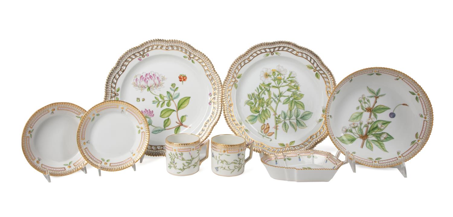 8PC ROYAL COPENHAGEN "FLORA DANICA"