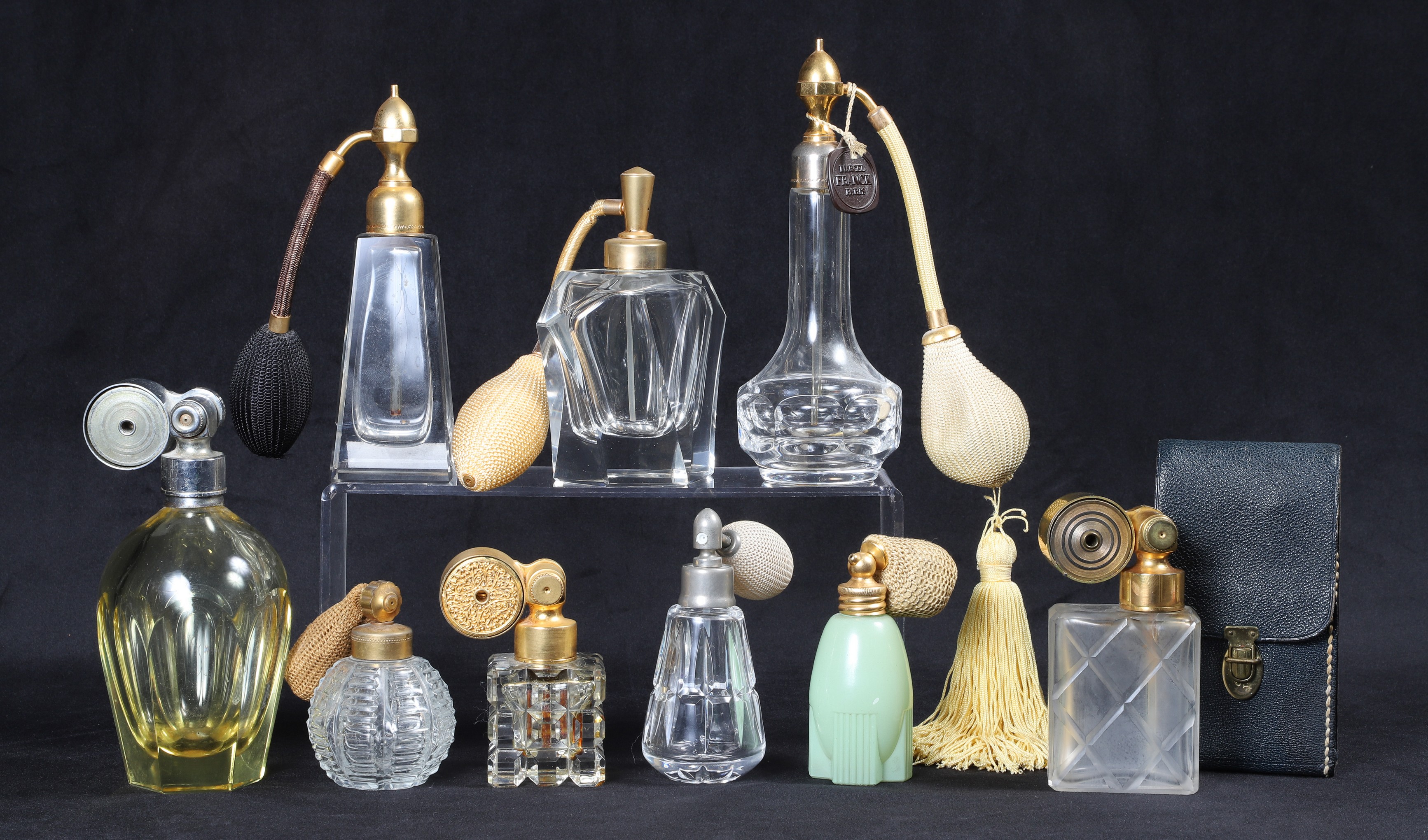 (9) Atomizer scent bottles to