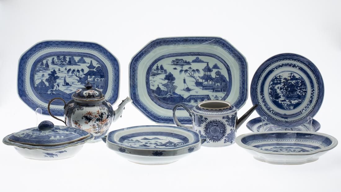 9 BLUE AND WHITE CHINESE EXPORT