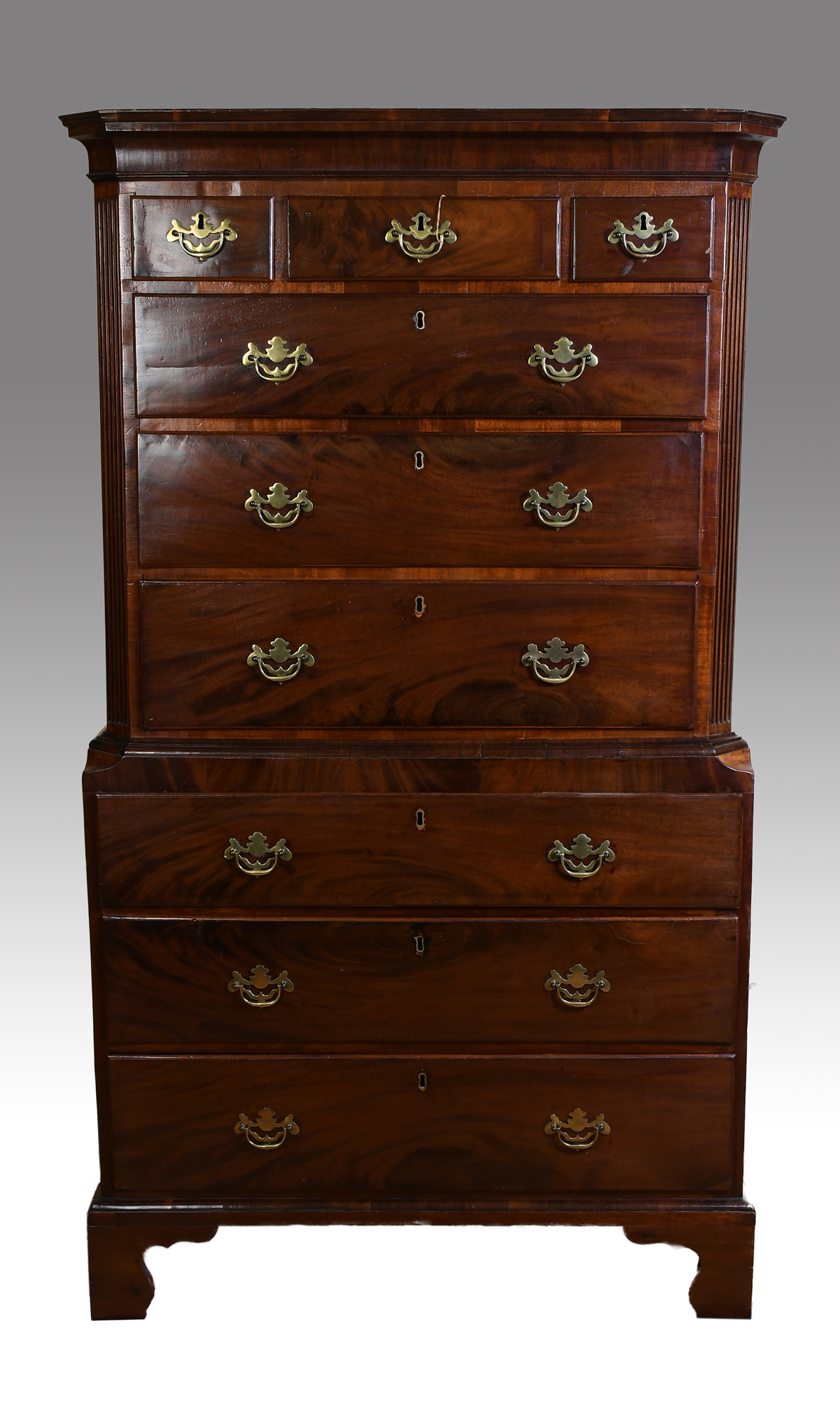 9 DRAWER GEORGIAN CHEST ON CHEST: