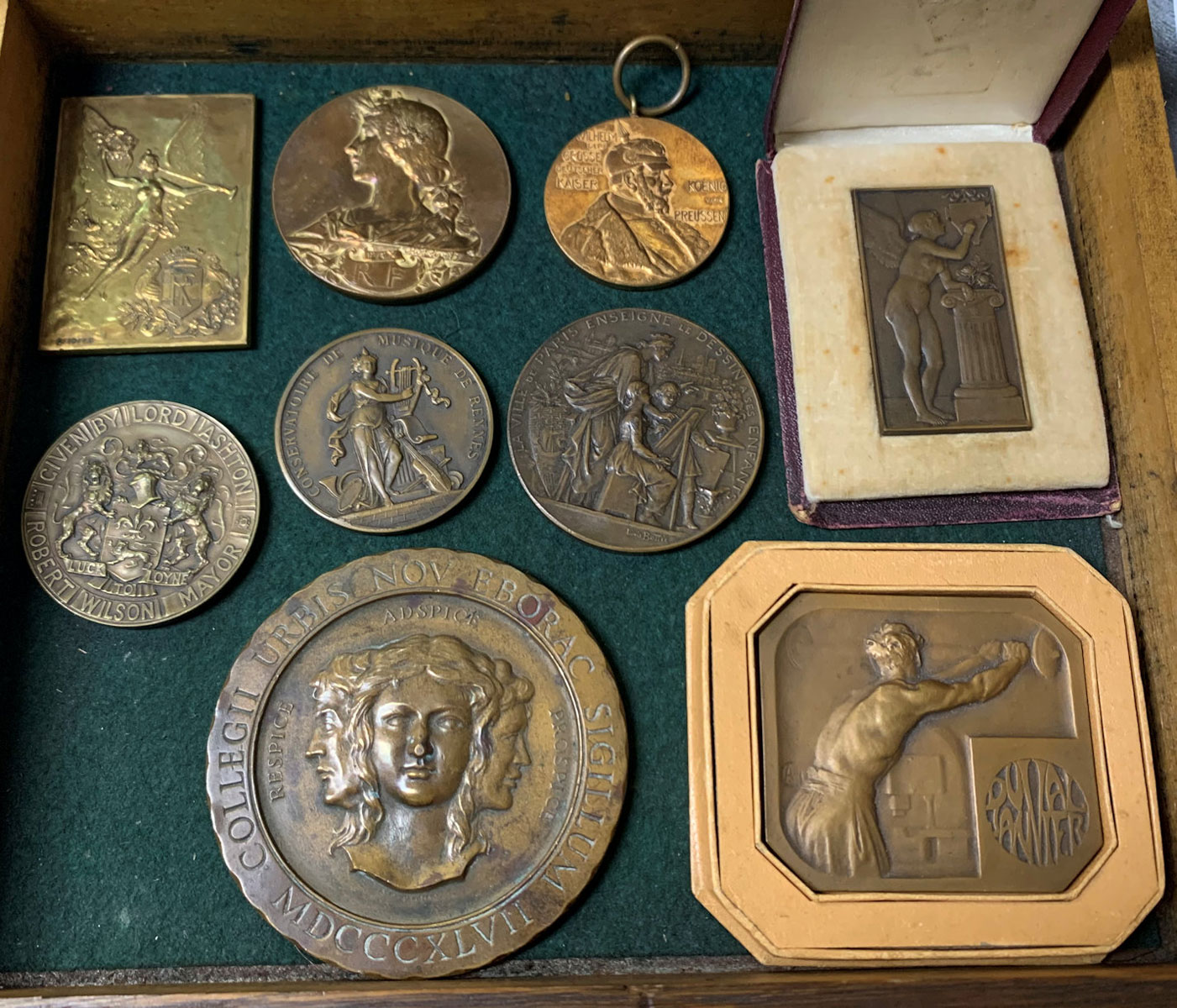 9 PIECE MEDAL/MEDALLION LOT: