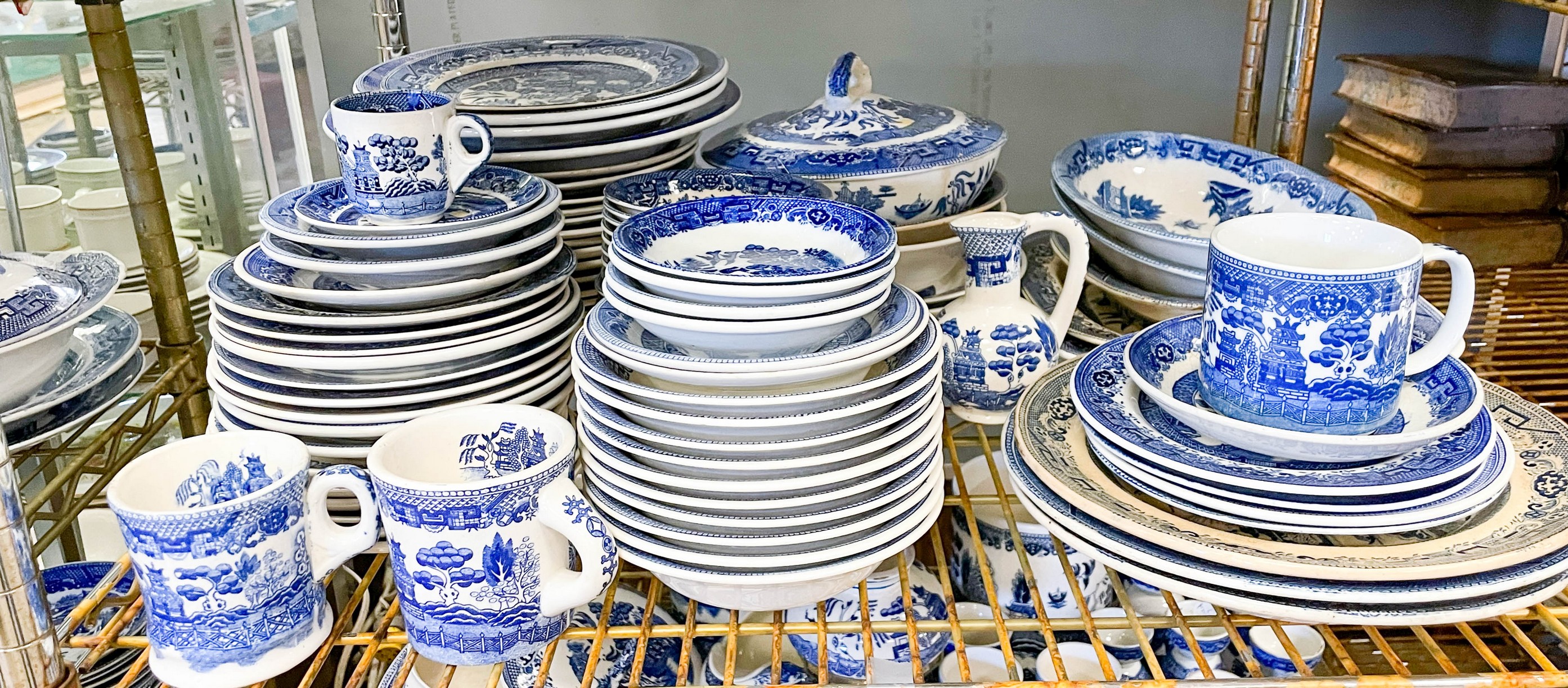 (90+) Pcs Blue Willow porcelain