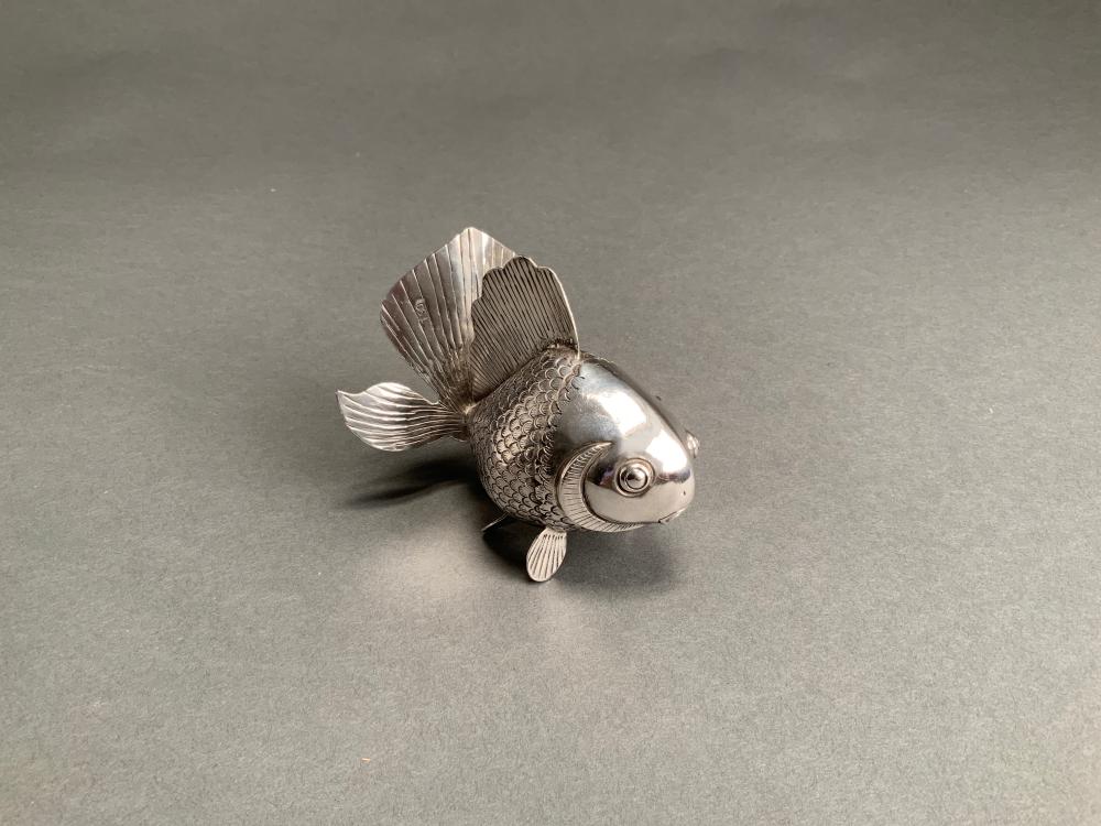 900-SILVER ARTICULATED FISH, H X