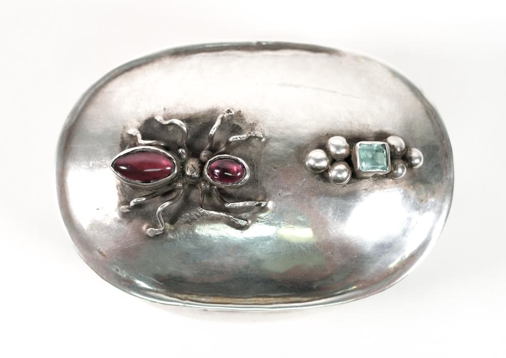 900 SILVER INSECT BOX W/ EMERALD