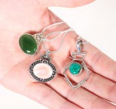 925 GREEN STONE AND MOP NECKLA