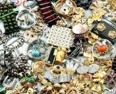 96 pieces jewelry, 27 pieces s