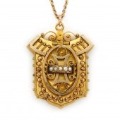 9K GOLD VICTORIAN LOCKET ON CH