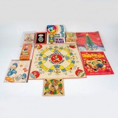 9PC DONALD DUCK MEMORABILIAInc