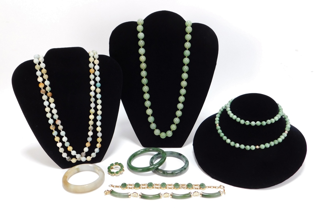 9PC ESTATE HARDSTONE AND JADEITE