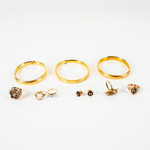 9PC GOLD RINGS AND BRACELETS