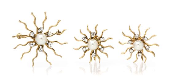 A 14 Karat Yellow Gold Cultured