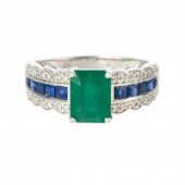 A 14K EMERALD & SAPPHIRE RING