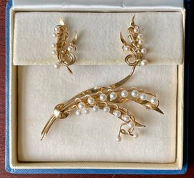 A 14k gold and pearl decorated lily