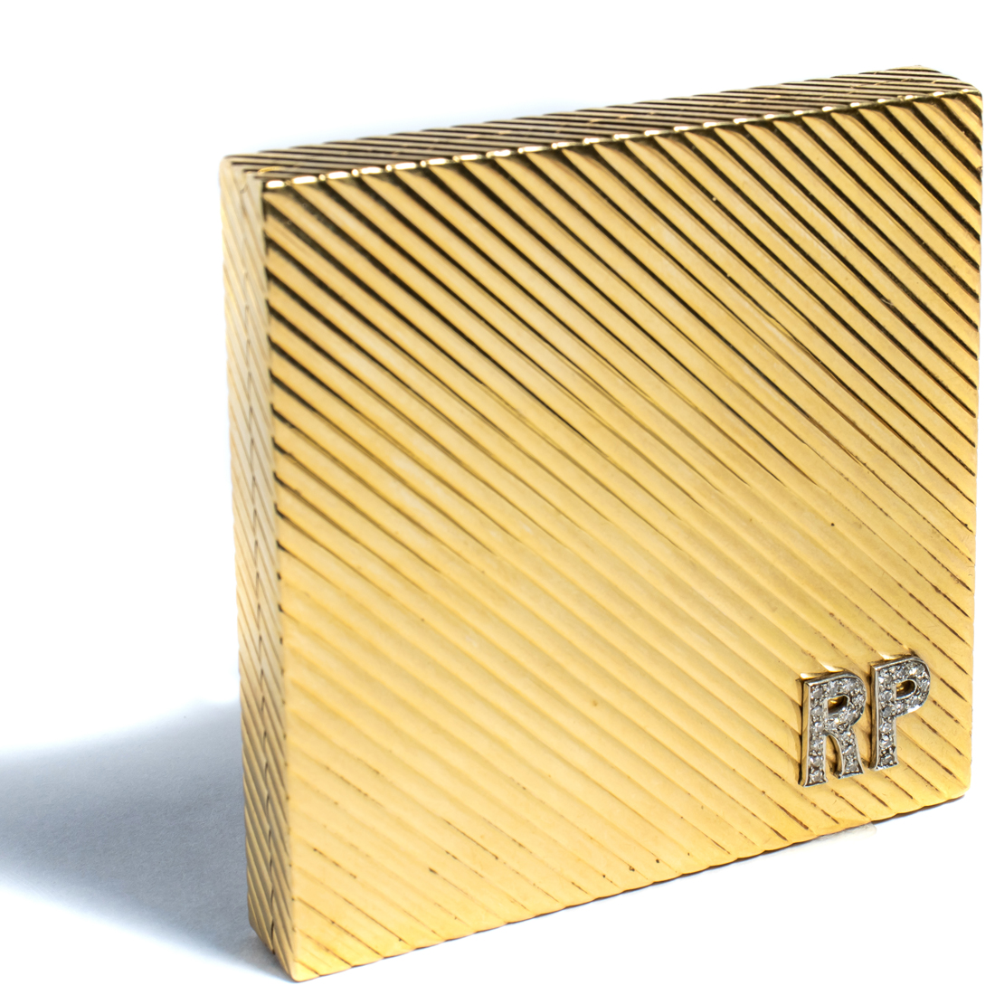 A 14K GOLD CIGARETTE BOX A 14k gold