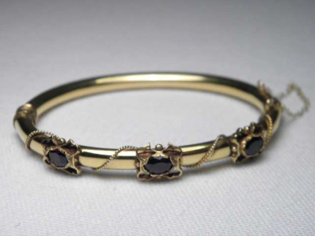 A 14kt yellow gold bangle style
