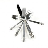 A 152 PIECE INTERNATIONAL "ROY