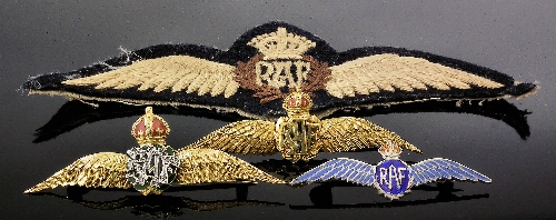 A 15ct gold and enamel R.A.F.
