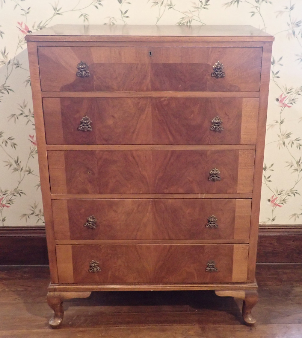 A 1920'S FIGURED WALNUT CHEST OF