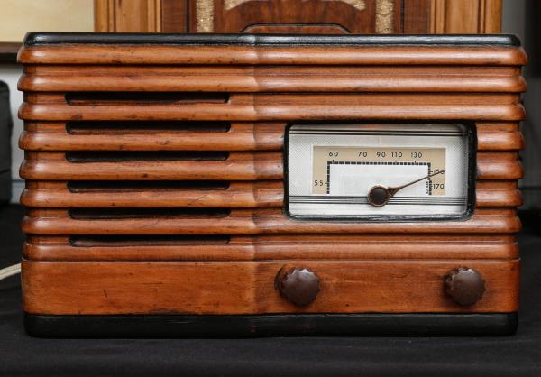 A 1930S AIR KING ART DECO TABLE TOP