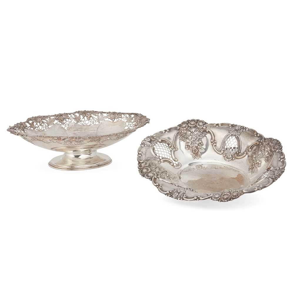 A 1930S OVAL COMPORT Atkin