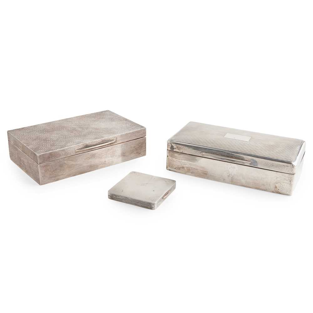 A 1950S TABLE CIGARETTE BOX Roberts