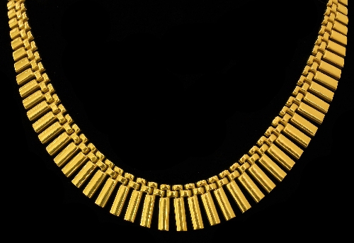A 1960s 18ct gold fringe pattern