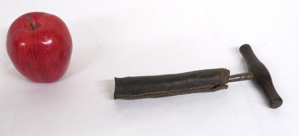 A 19TH C. DENTAL TOOTH EXTRACTOR