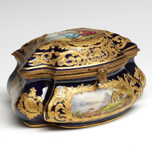 A 19TH C. SEVRES PORCELAIN BOX WITH