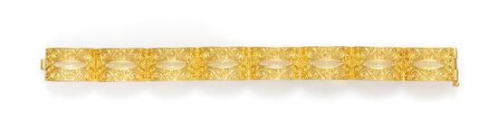 A 22 Karat Yellow Gold Link