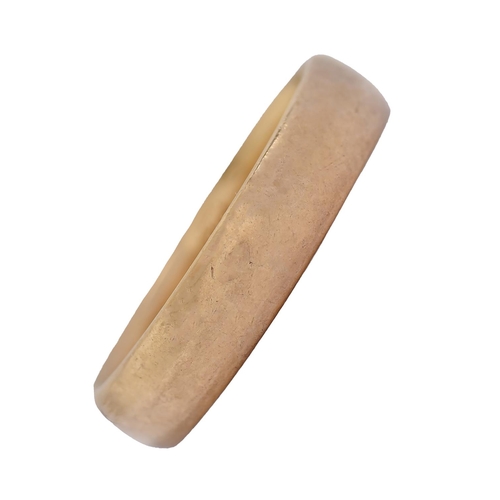 A 22ct gold wedding ring, 3.7g,