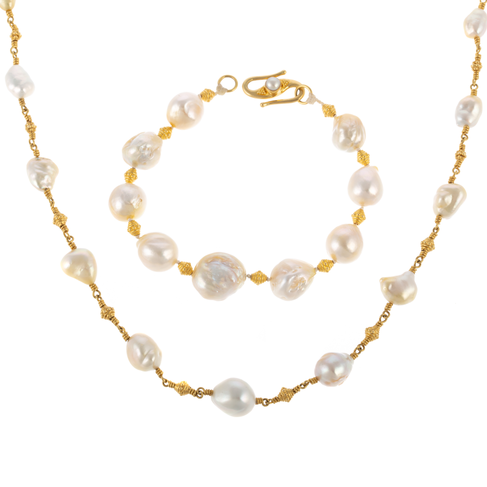 A 22K PEARL NECKLACE & 20K BRACELET