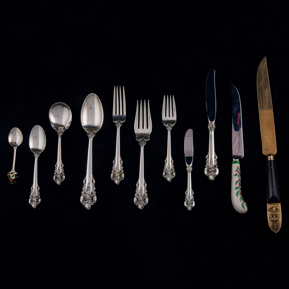 A (69 PC) WALLACE GRANDE BAROQUE
