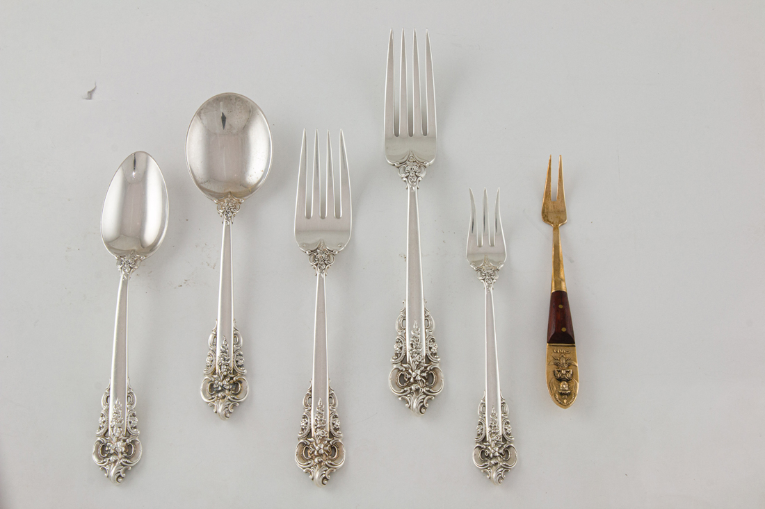 A (77 PC) WALLACE GRAND BAROQUE