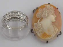 A 9 carat white gold ring set