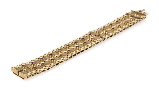 A 9 Karat Yellow Gold and