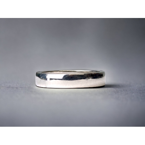 A 925 SILVER BAND RING.SIZE - N
