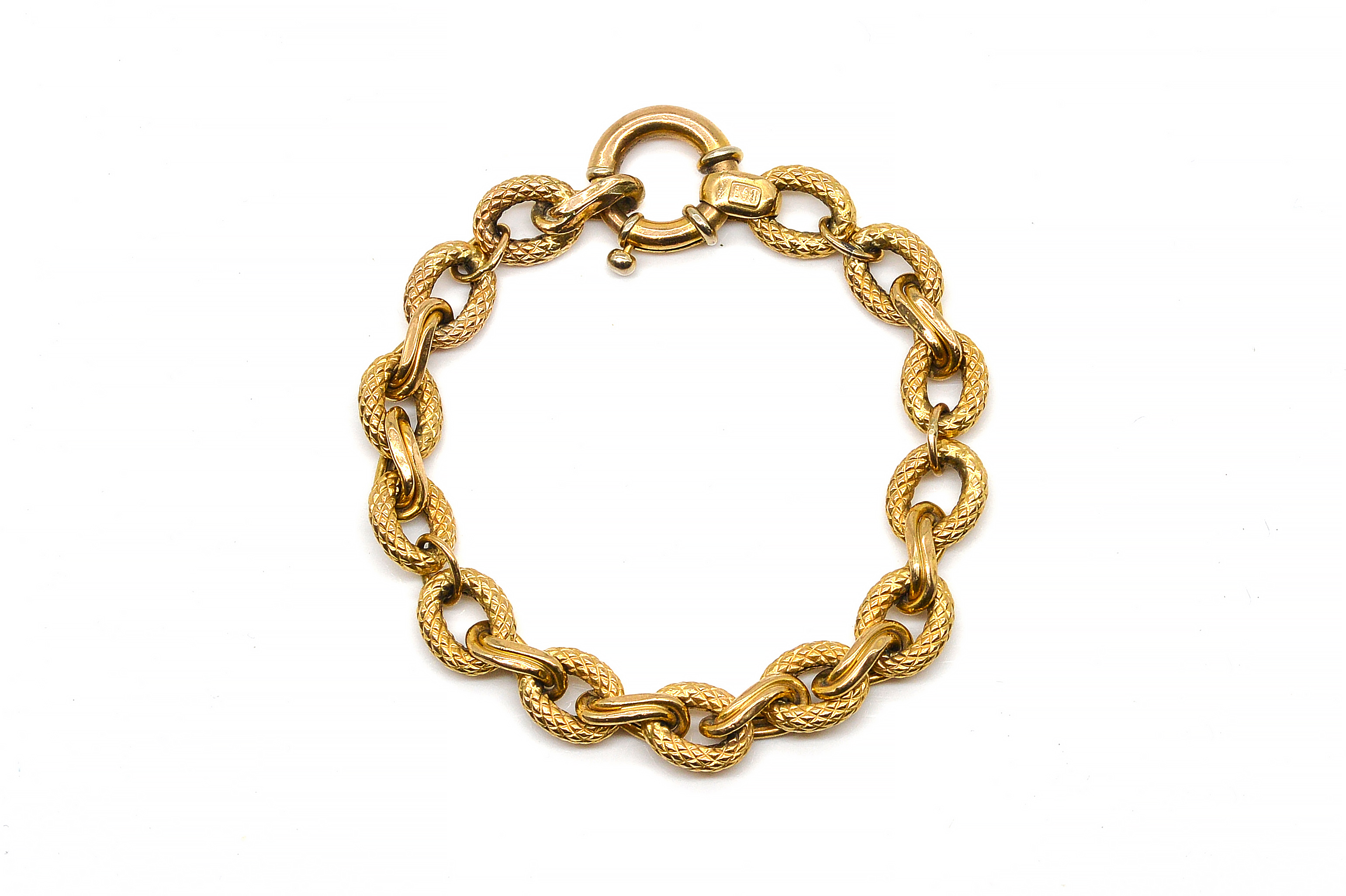 A 9CT GOLD BRACELET In a
