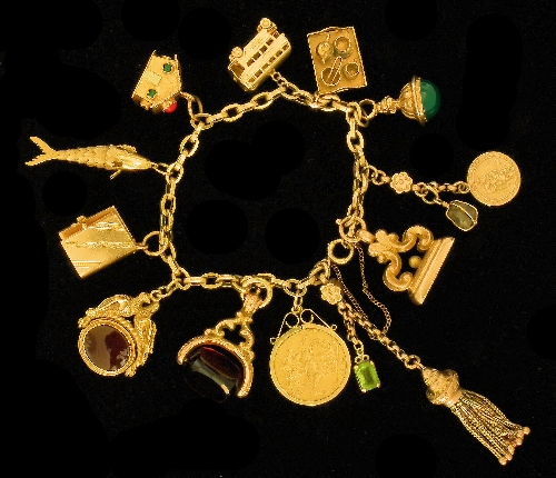 A 9ct gold cable link bracelet hung