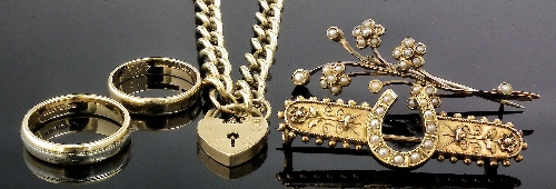 A 9ct gold curb link bracelet