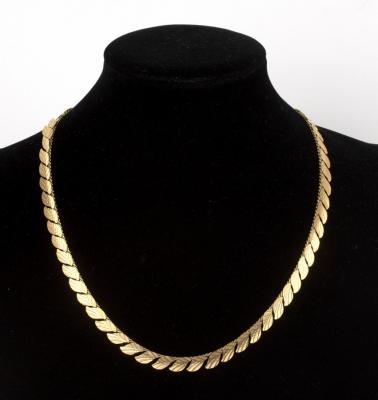 A 9ct gold filigree necklace, the