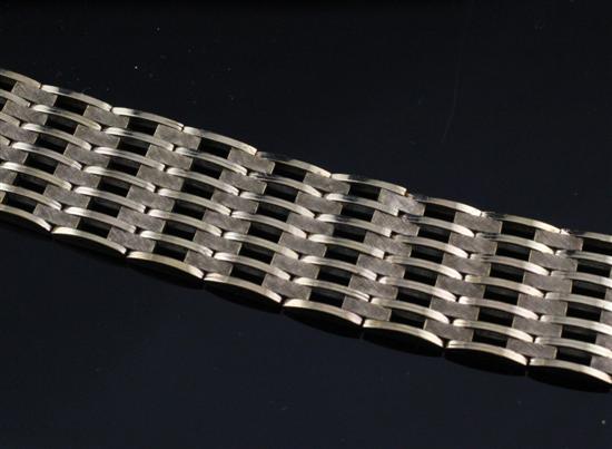 A 9ct gold gatelink bracelet