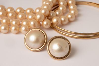 A 9ct gold pair of connected