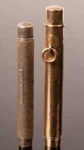 A 9ct gold propelling pencil,