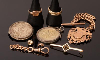 A 9ct rose gold fob of