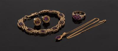 A 9ct yellow gold and amethyst